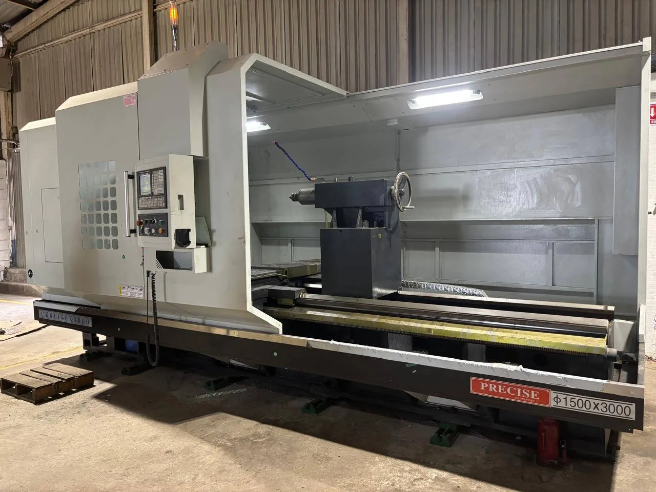 Torno CNC GCK CK61150X3000 en la planta